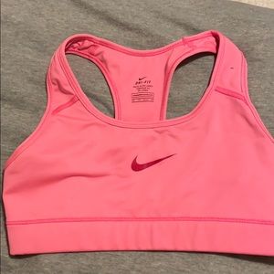 pink nike sports bra